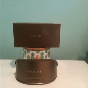 Gucci sunglasses case with cloth & box